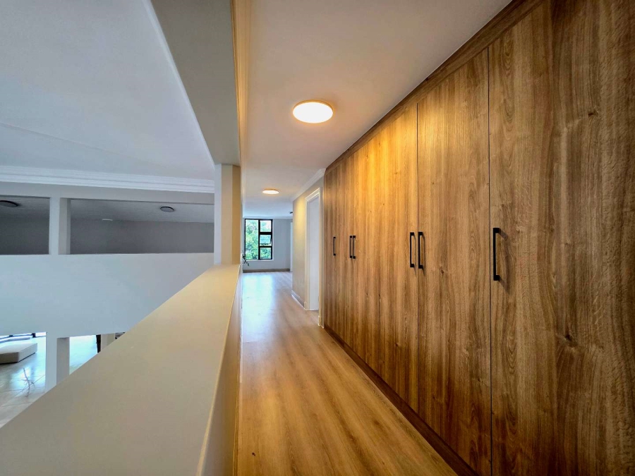 5 Bedroom Property for Sale in Plattekloof Western Cape